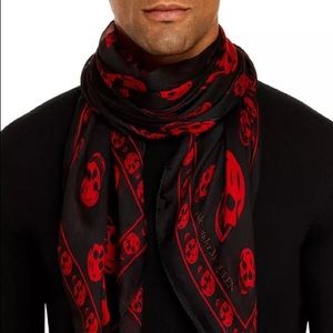 Alexander McQUEEN Classic Skull Print Silk Scarf
